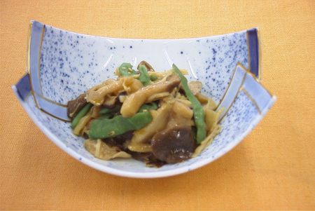 山珍菜ときのこのピリ辛和え